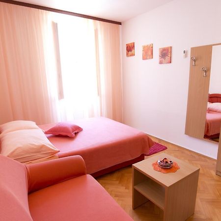 Apartment And Room Daria Vis Island Ngoại thất bức ảnh