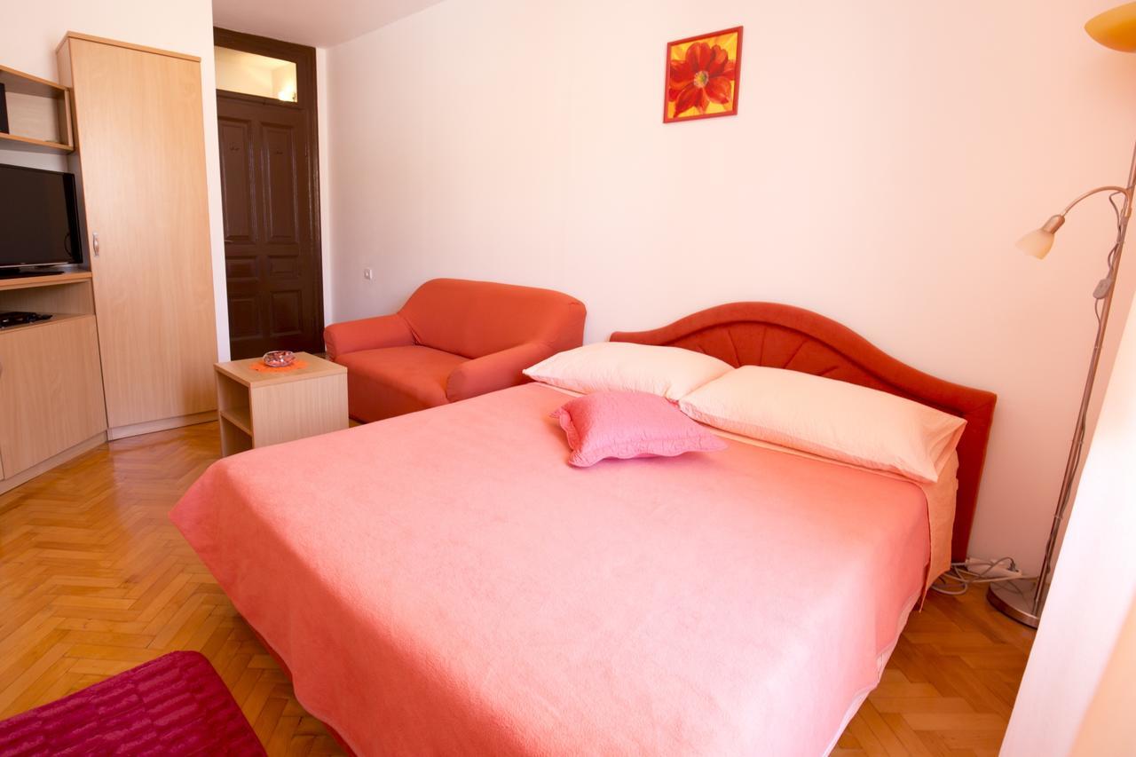 Apartment And Room Daria Vis Island Ngoại thất bức ảnh