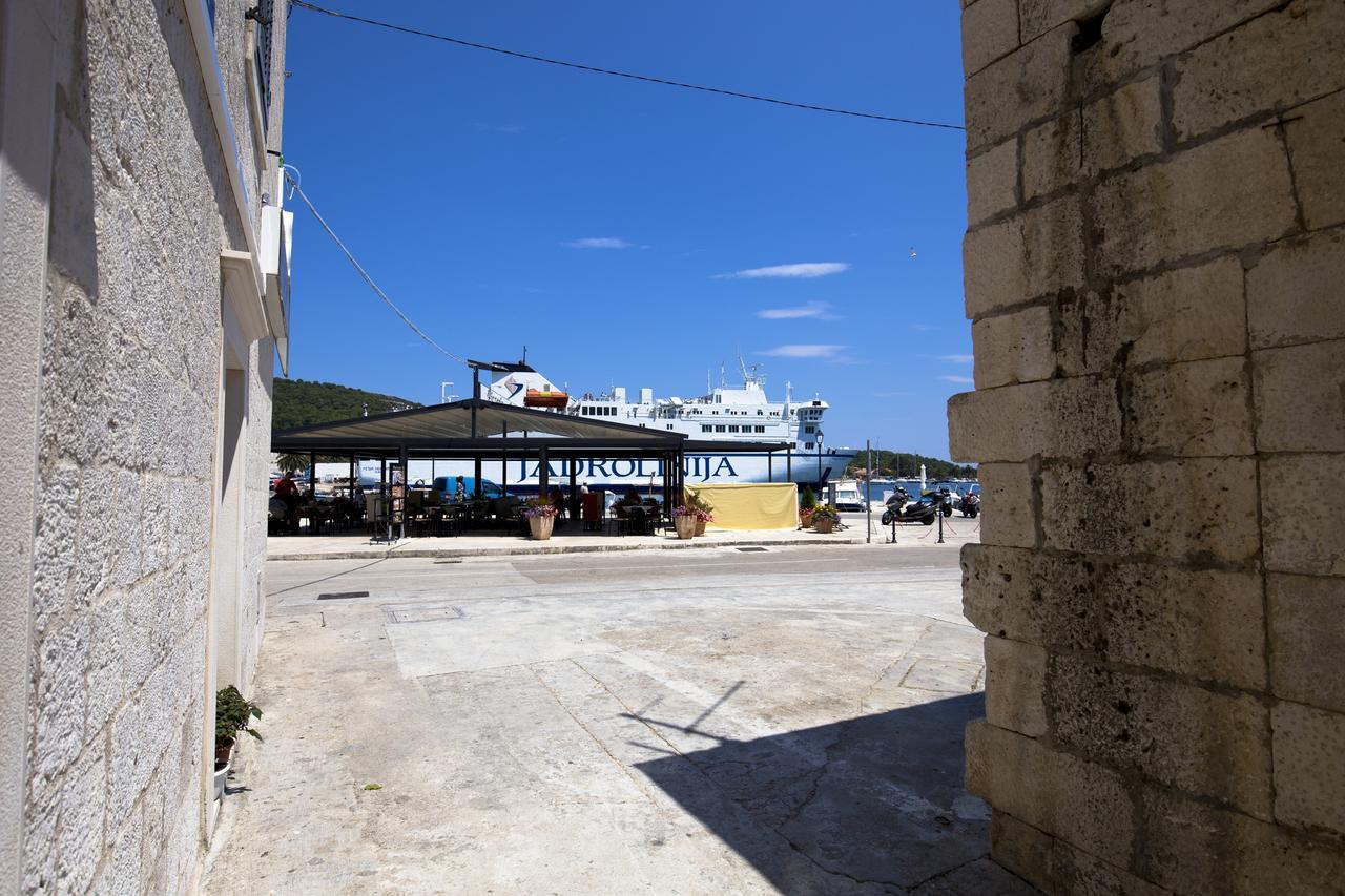 Apartment And Room Daria Vis Island Ngoại thất bức ảnh
